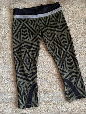 Lululemon Run Inspire Crop II Full On Luxtreme Chevron Shuffle Leggings Pants: 8